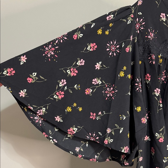 Lane Bryant Floral  Lace Detail Black Women's Top Size‎ 20 - Picture 2 of 7